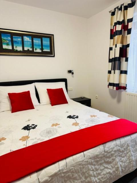 Apartments Paradise Licko Petrovo Selo المظهر الخارجي الصورة
